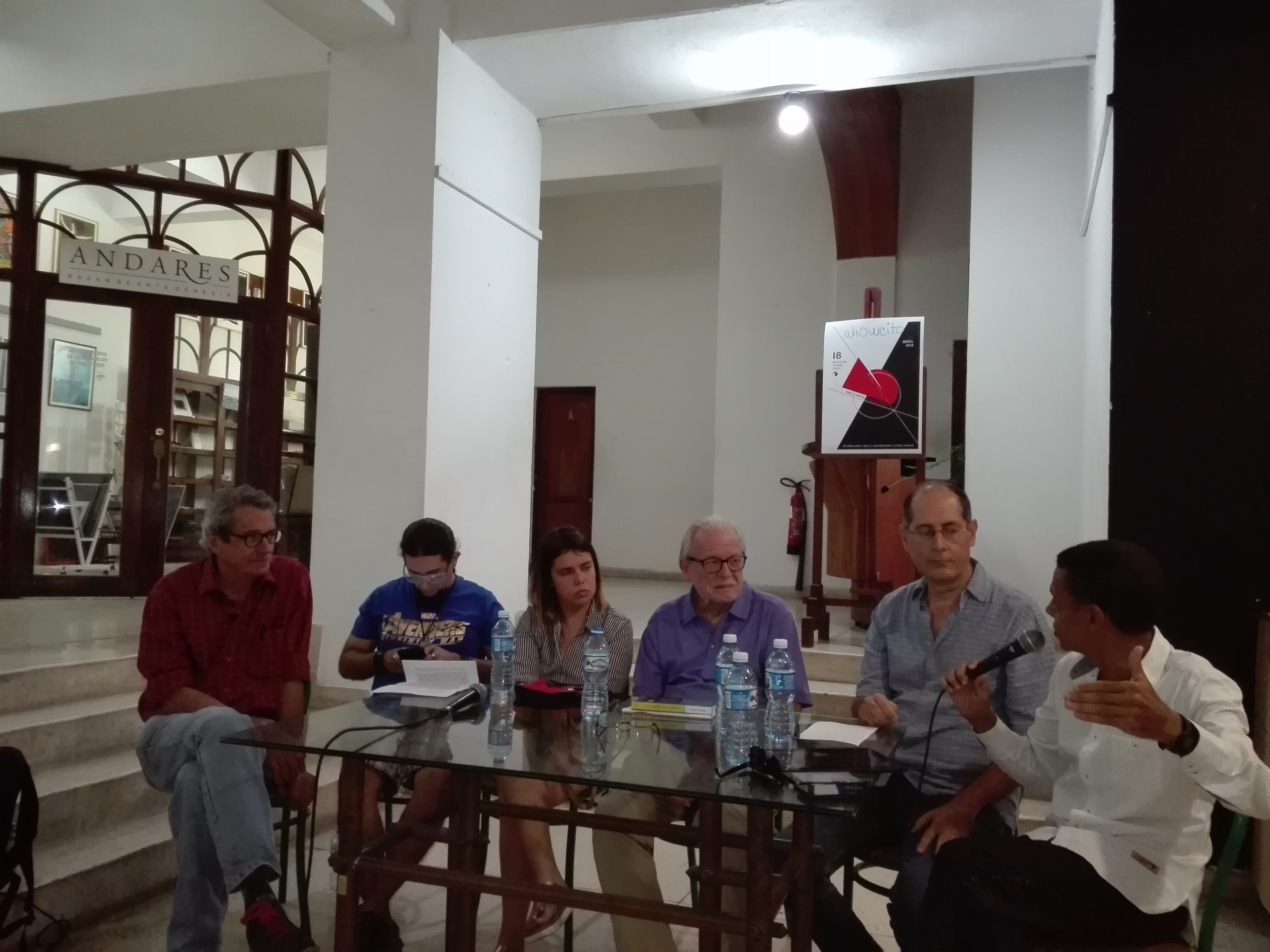 Durante la realización de la mesa en el CCC Fresa y Chocolate. Foto del autor