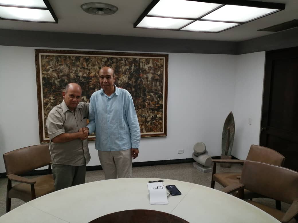 Samada junto a Encargado de Negocios