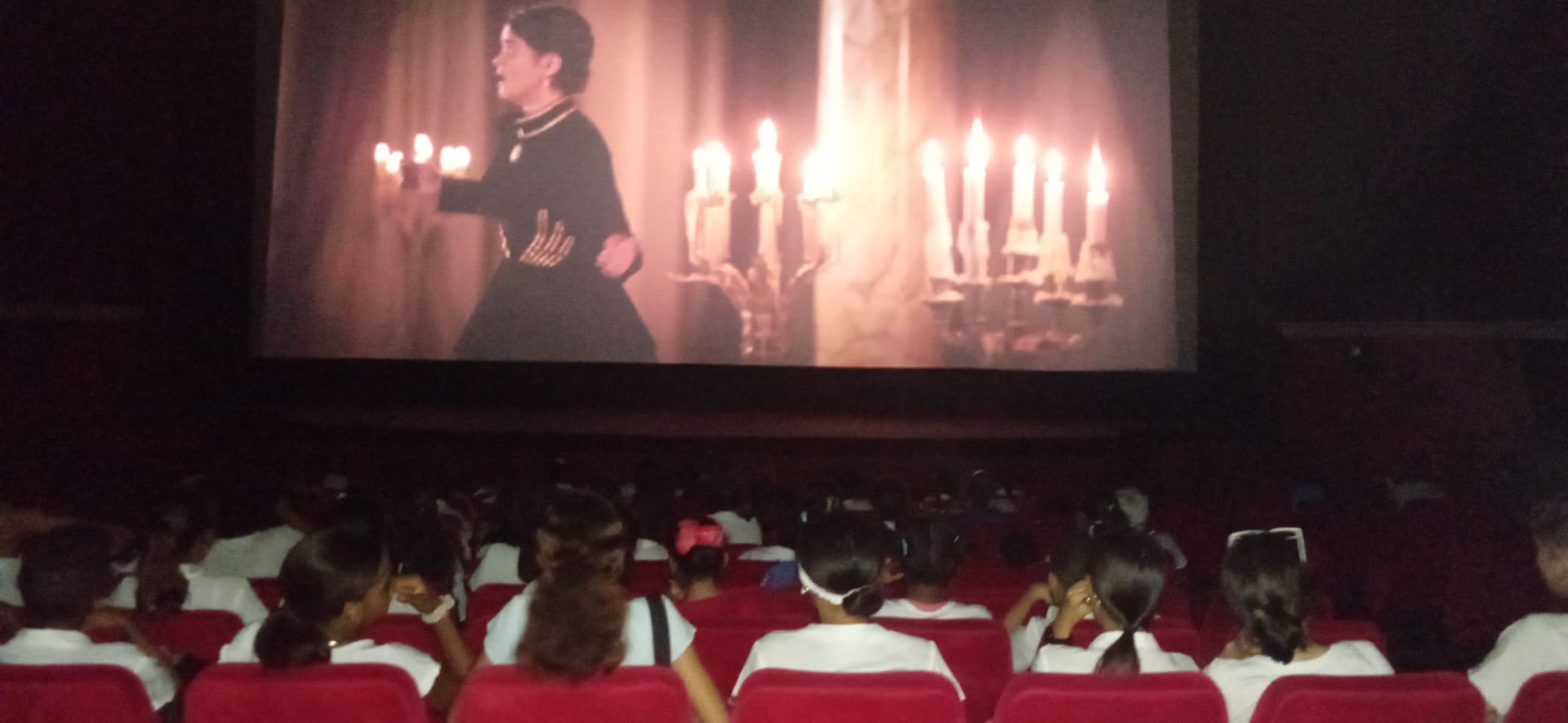 Estudiantes de Secundaria Básica visualizan filme El Mayor 