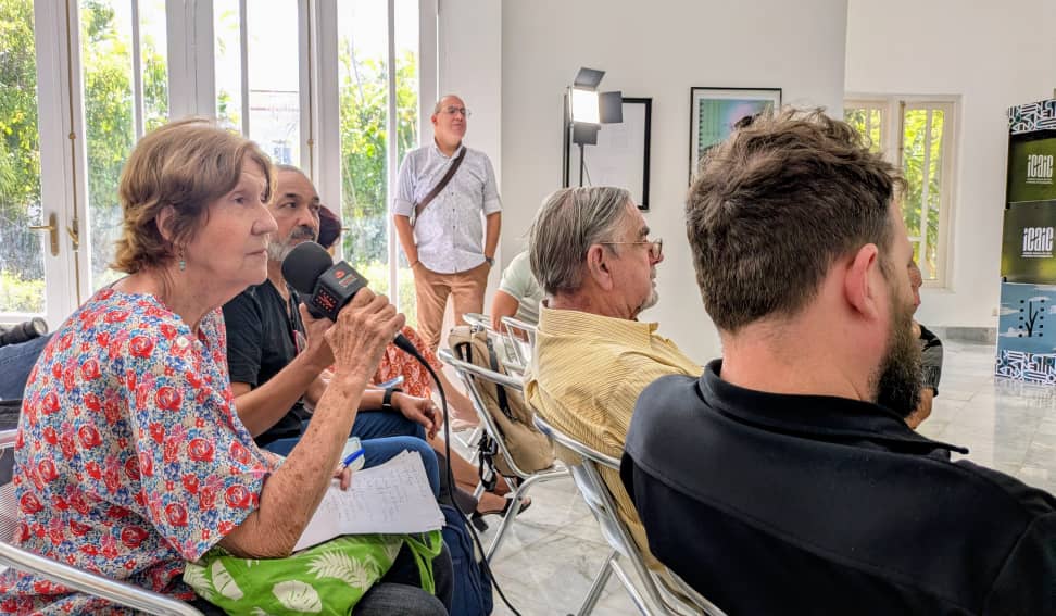 Conversatorio “Conoce a Ángeles Cruz”