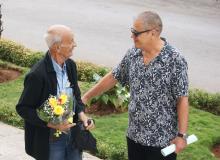 Junto a Senel Paz